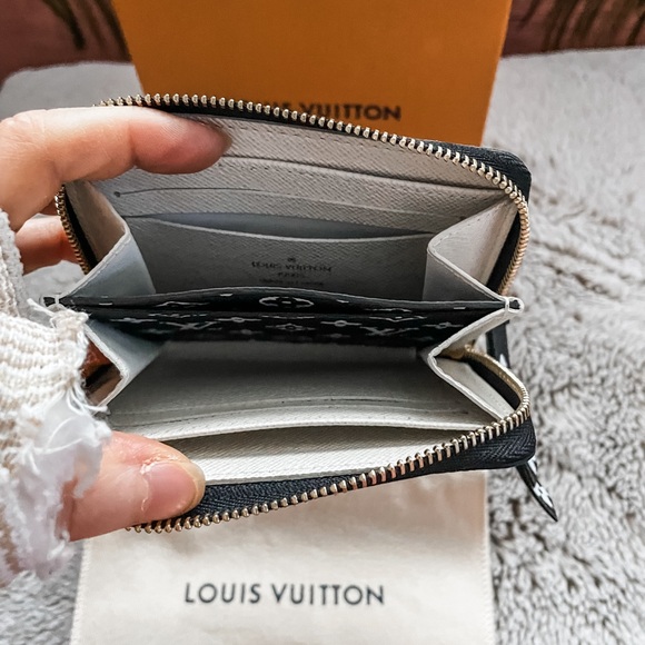 Louis Vuitton Jungle Zippy Coin Purse Wallet - Full Set - Picture 5 of 7